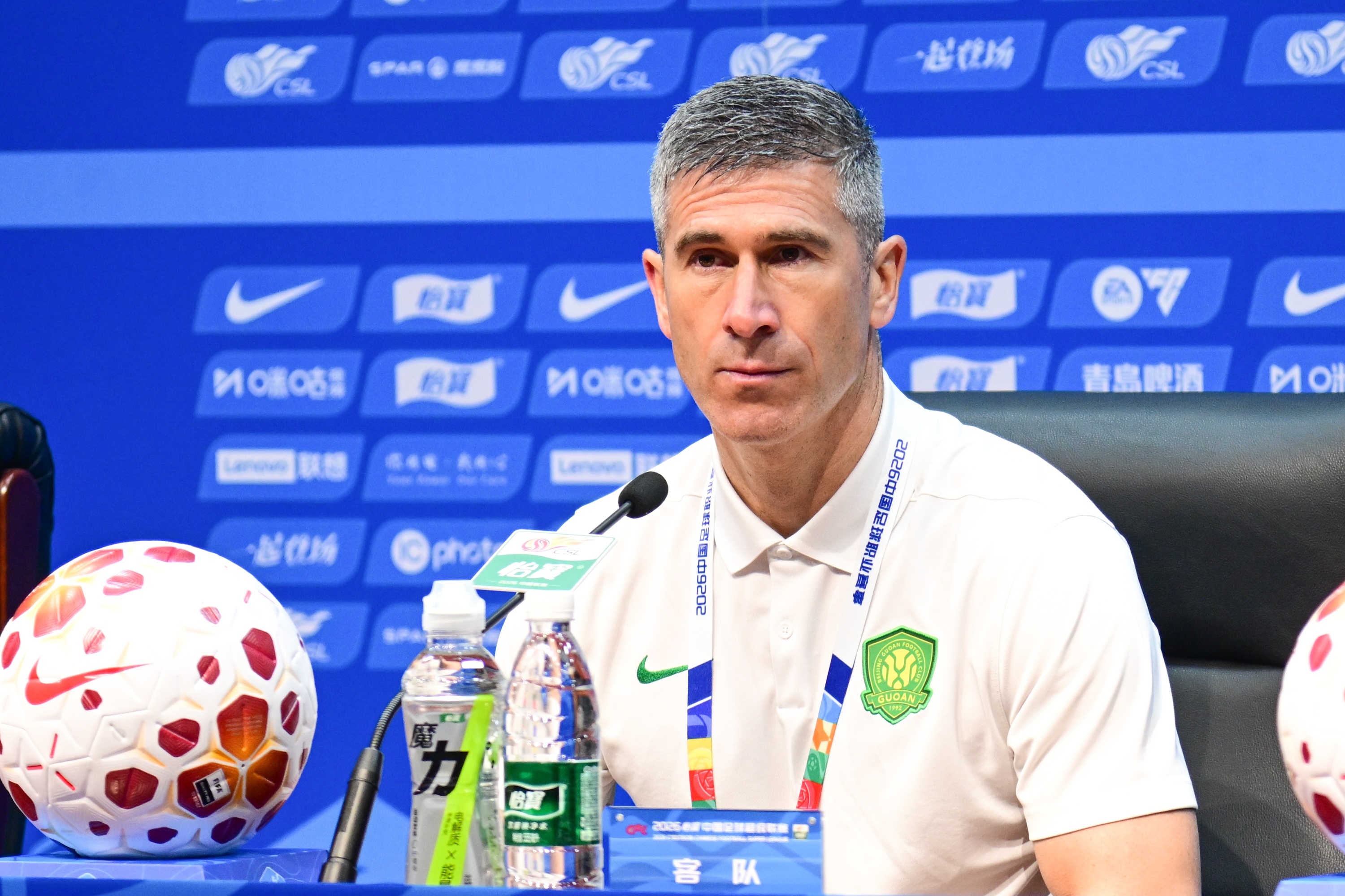 bob半岛体育官方入口-足球报：国安实力与蓉城有差距，再遭诡异判罚争议进球左右比赛